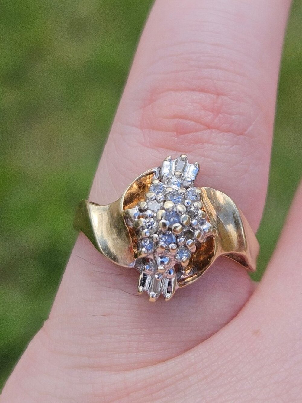 10K Yellow Gold Diamond Cocktail Cluster Bypass Marquise Style Ring Size 7